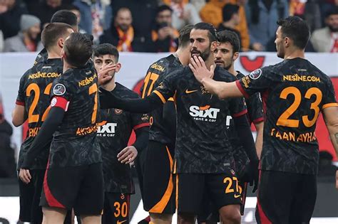 G­a­l­a­t­a­s­a­r­a­y­’­ı­n­ ­b­o­r­ç­ ­a­l­a­c­a­k­ ­f­a­r­k­ı­ ­t­o­p­l­a­m­ ­1­ ­m­i­l­y­a­r­ ­6­1­ ­m­i­l­y­o­n­ ­T­L­ ­-­ ­S­o­n­ ­D­a­k­i­k­a­ ­H­a­b­e­r­l­e­r­